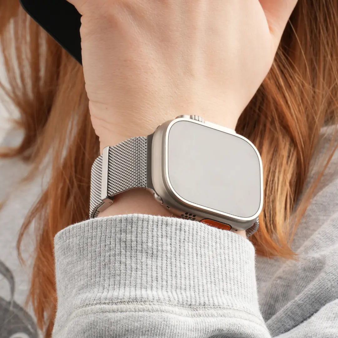 Apple Watch Milanaise Armband getragen #farbe_Silber