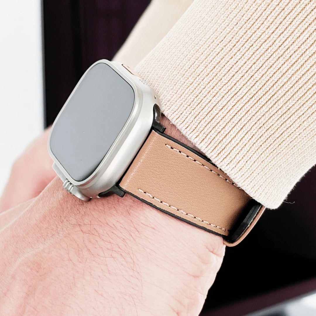 Breband Lederarmband Kombi für Apple Watch m Handgelenk einer Person #farbe_Hellbraun