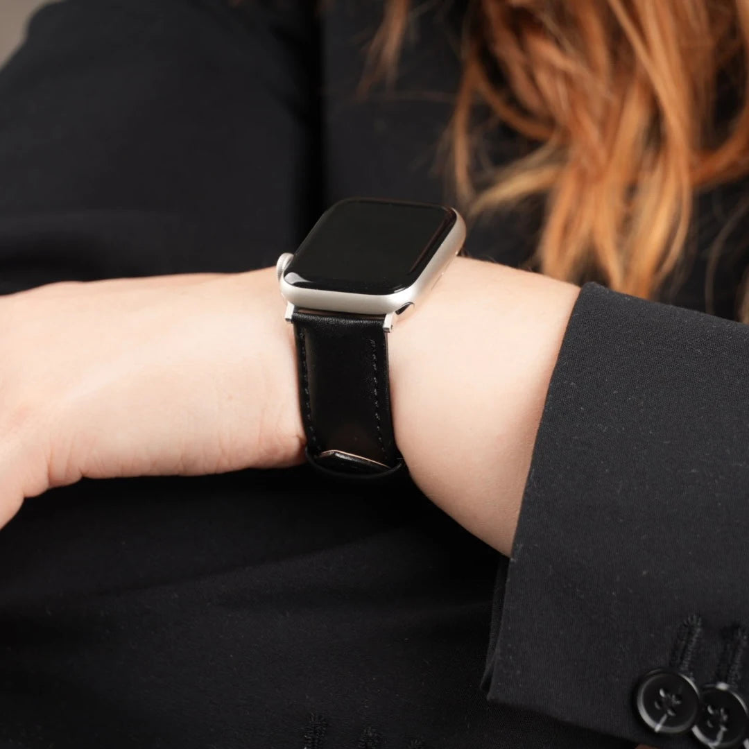 Breband Lederarmband Klassik für Apple Watch in elegantem Schwarz mit Edelstahlschließe. #farbe_schwarz