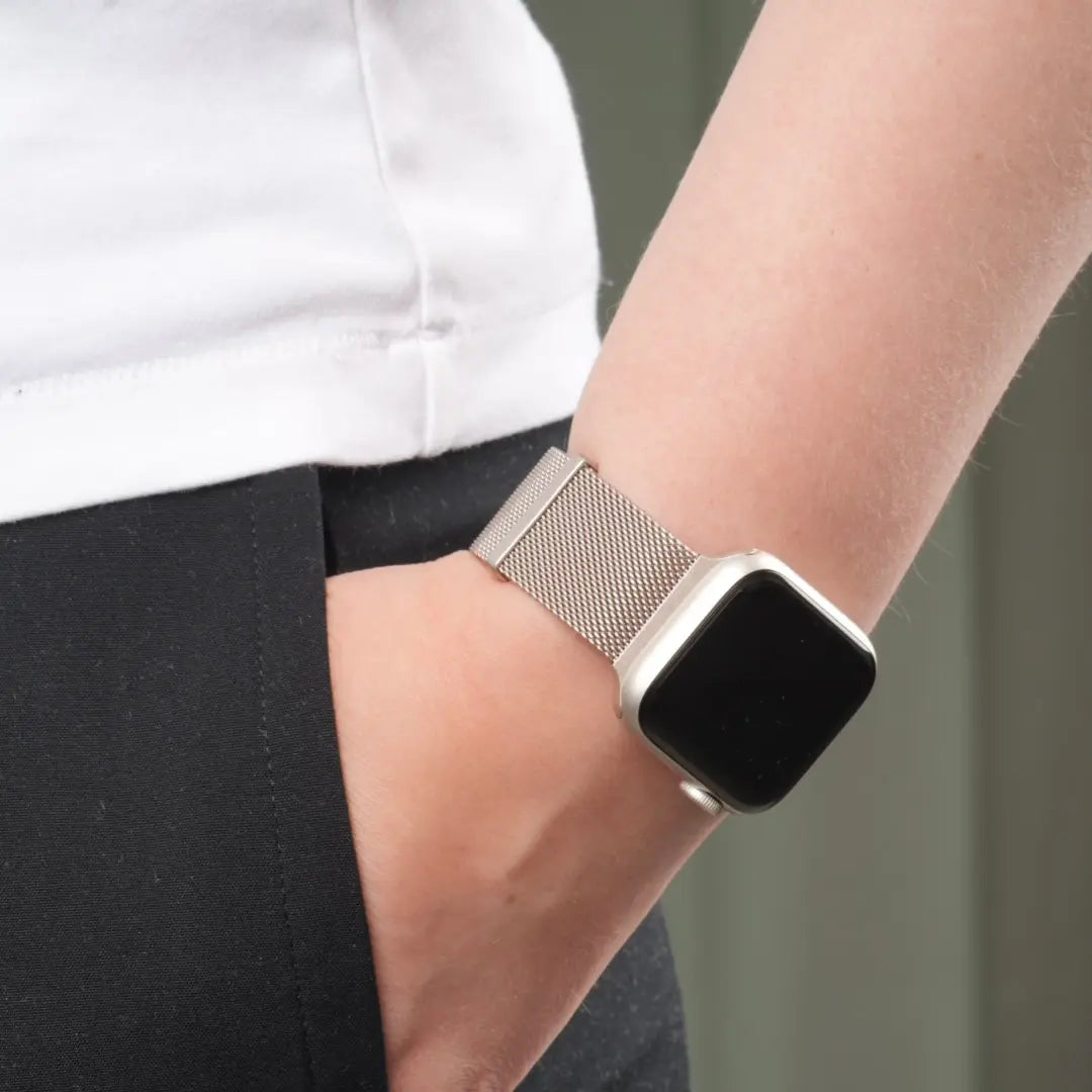 Apple Watch Milanaise Armband getragen #farbe_sand