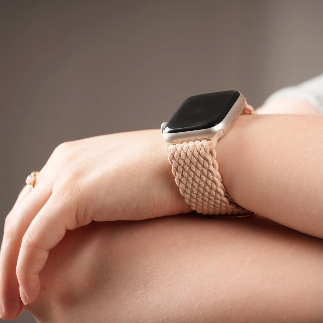 Komfortables Breband Apple Watch Armband im geflochtenen Design in Apricot #farbe_apricot