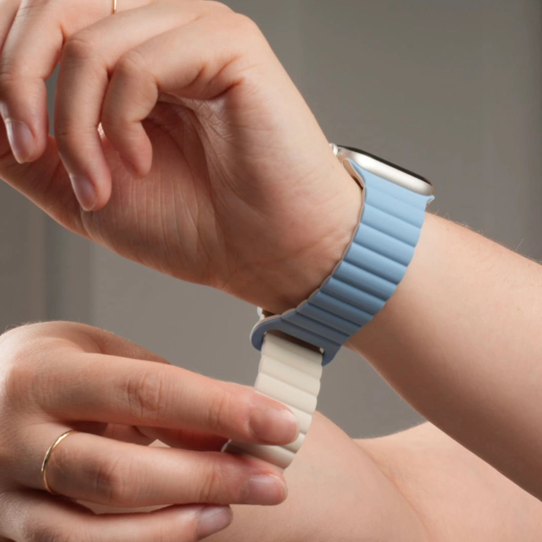 Sportliches Dual Loop Armband aus Silikon in Sand Blau für Apple Watch von Breband #farbe_Sand Blau