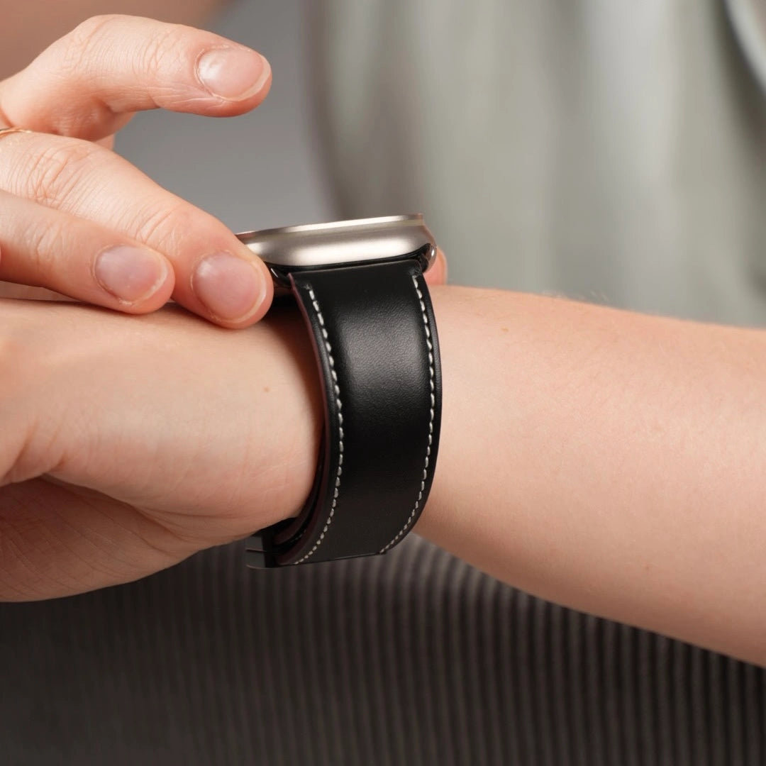 Elegantes Breband Apple Watch Lederarmband in Schwarz mit Magnetverschluss #farbe_schwarz
