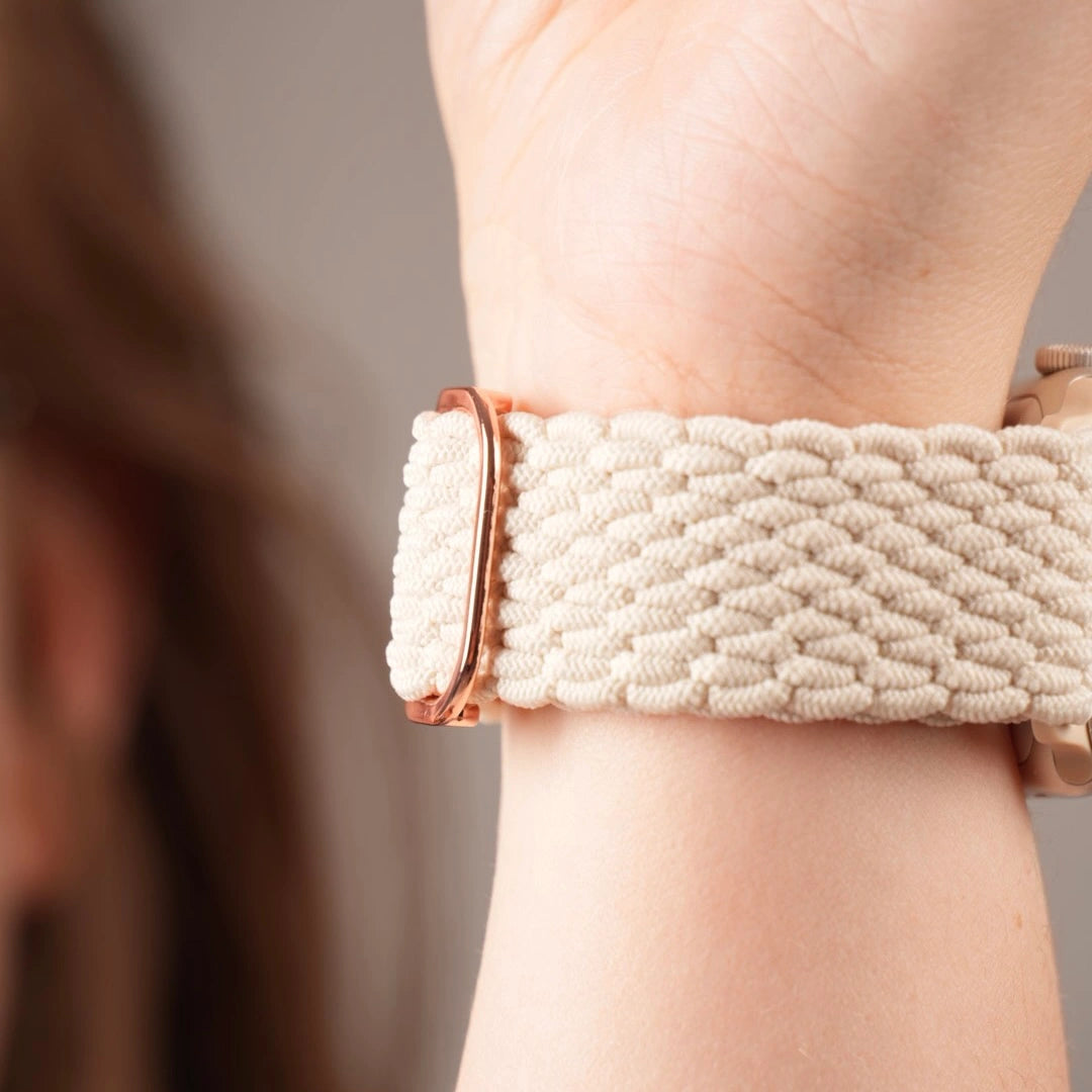 Atmungsaktives Breband Apple Watch Armband im geflochtenen Loop-Design in Sand #farbe_sand