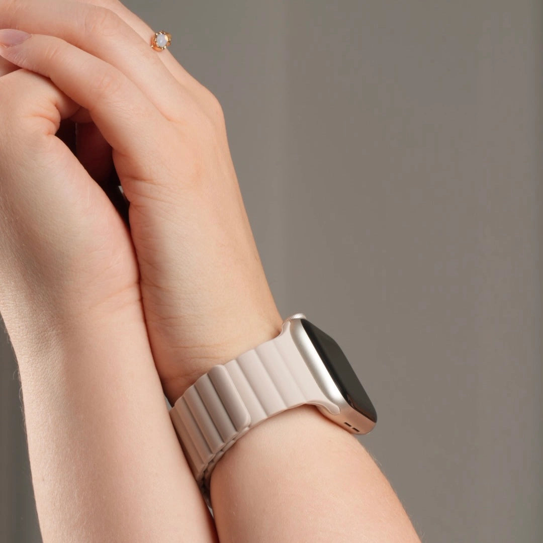 Breband Loop Armband aus Silikon in Beige, ideal für Apple Watch #farbe_Sand