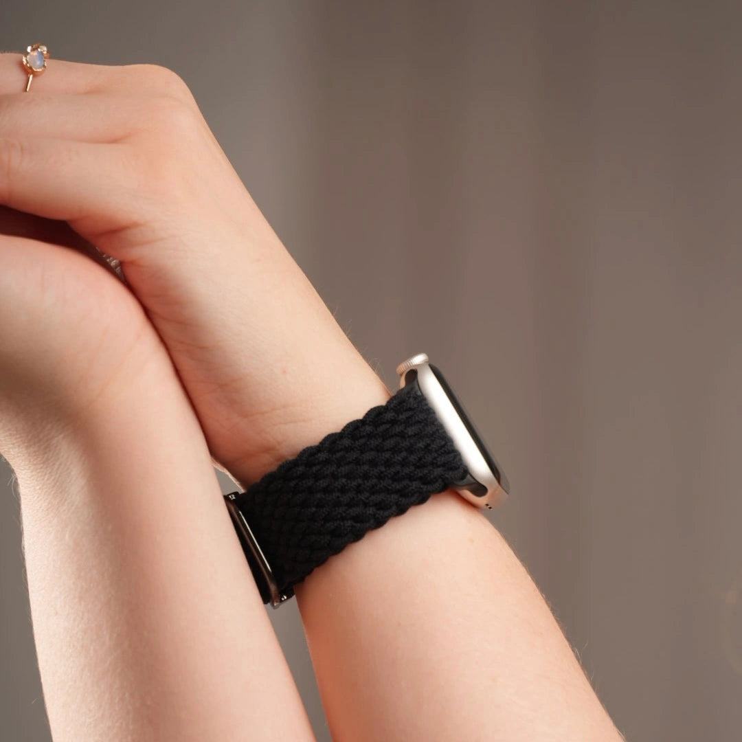 Breband bequemes und sportliches Geflochtenes Loop Armband in Schwarz #farbe_schwarz