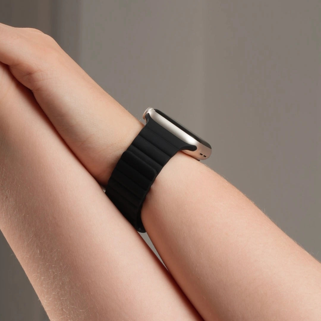 Breband Loop Armband aus Silikon in Schwarz, perfekt für Apple Watch #farbe_schwarz