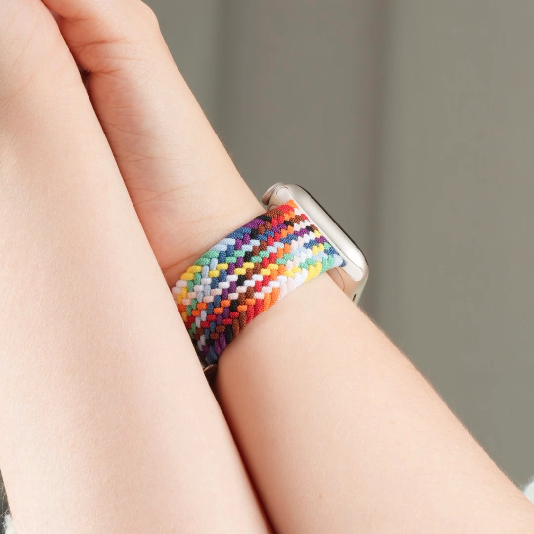 Stylisches Nylonarmband Konfetti an silberner Apple Watch. #farbe_Konfetti